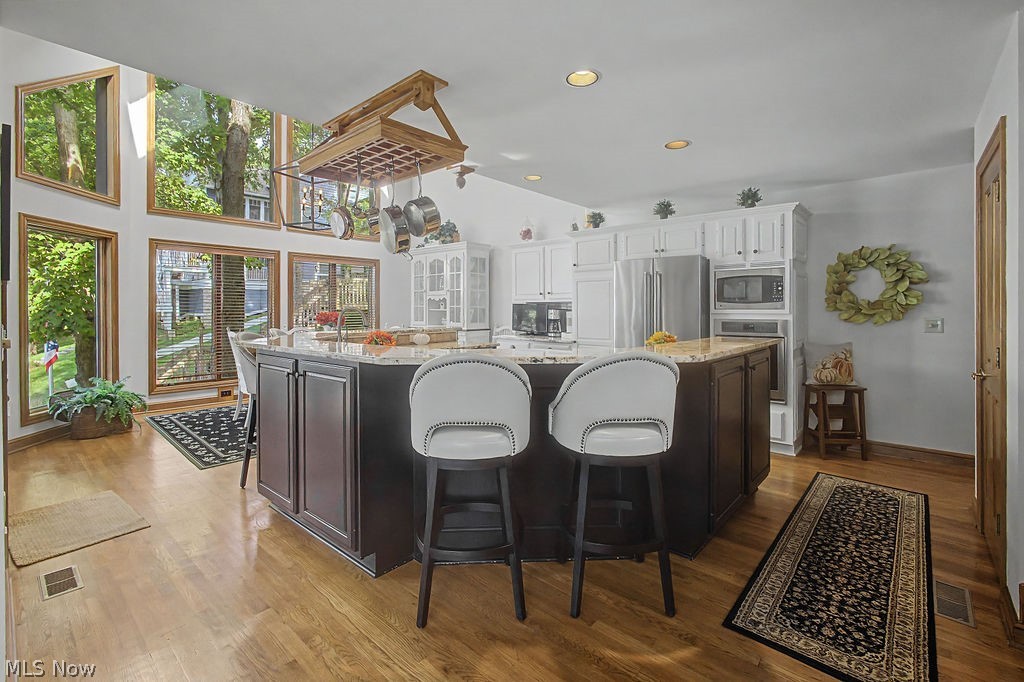 637 King Beach Drive Property Photo 11