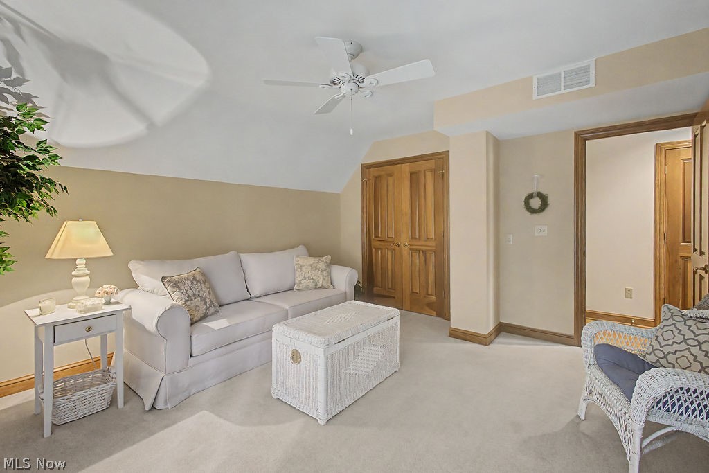 637 King Beach Drive Property Photo 19
