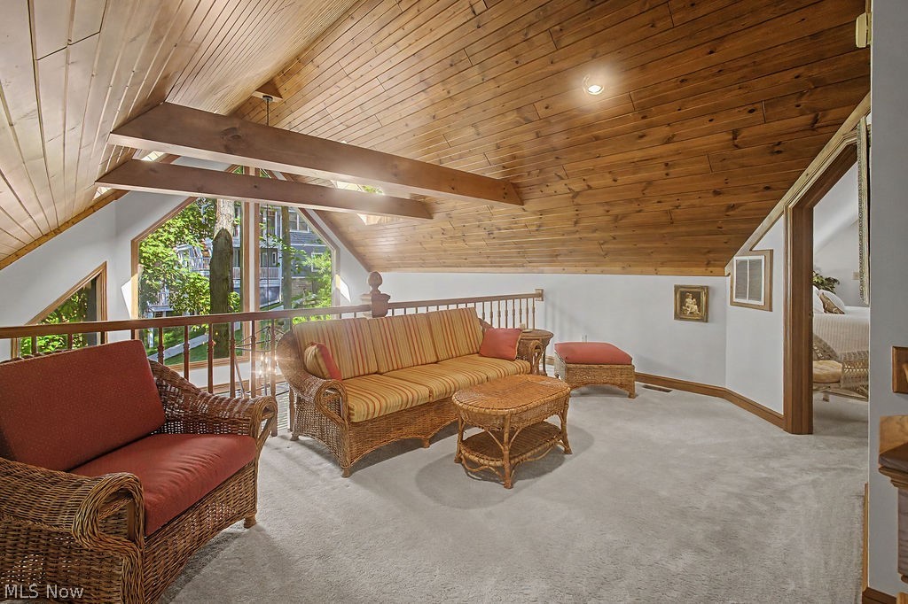 637 King Beach Drive Property Photo 22