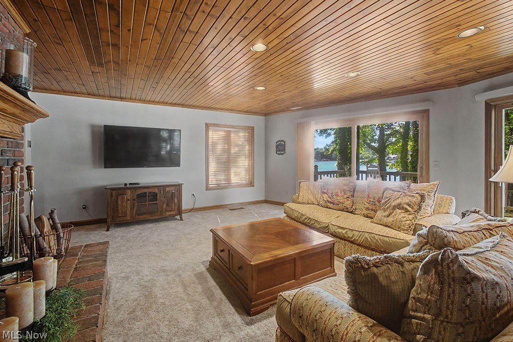 637 King Beach Drive Property Photo 33