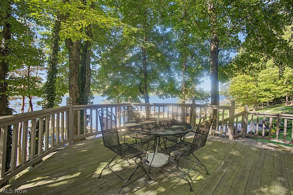 637 King Beach Drive Property Photo 42