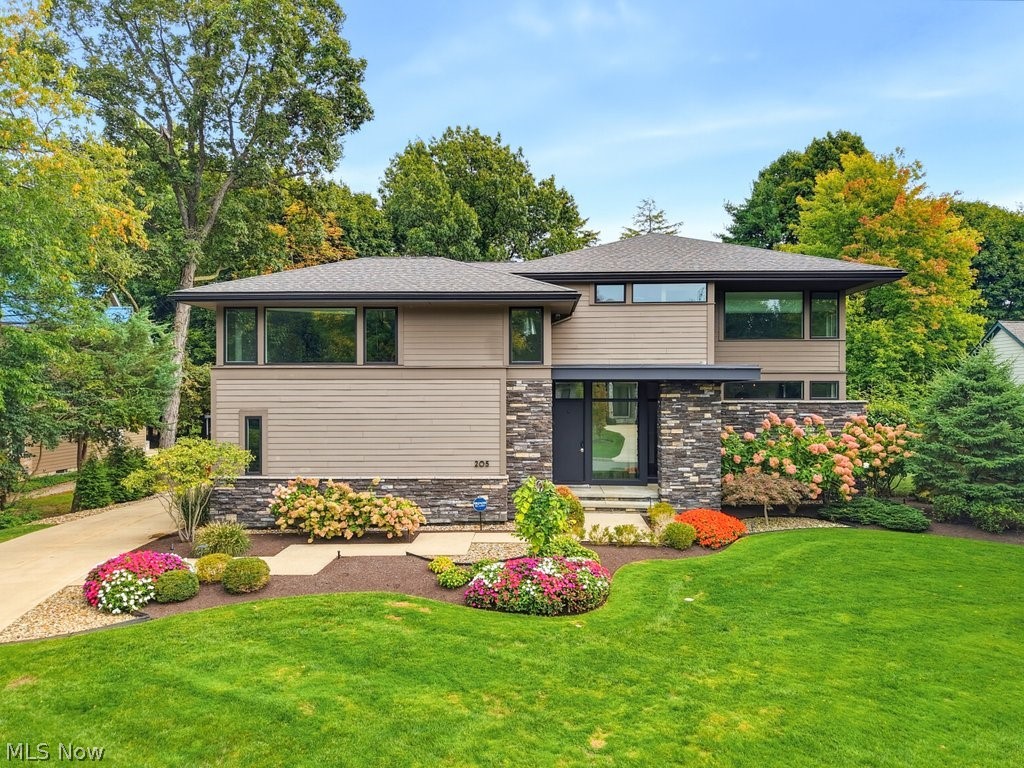 205 Lakehurst Drive