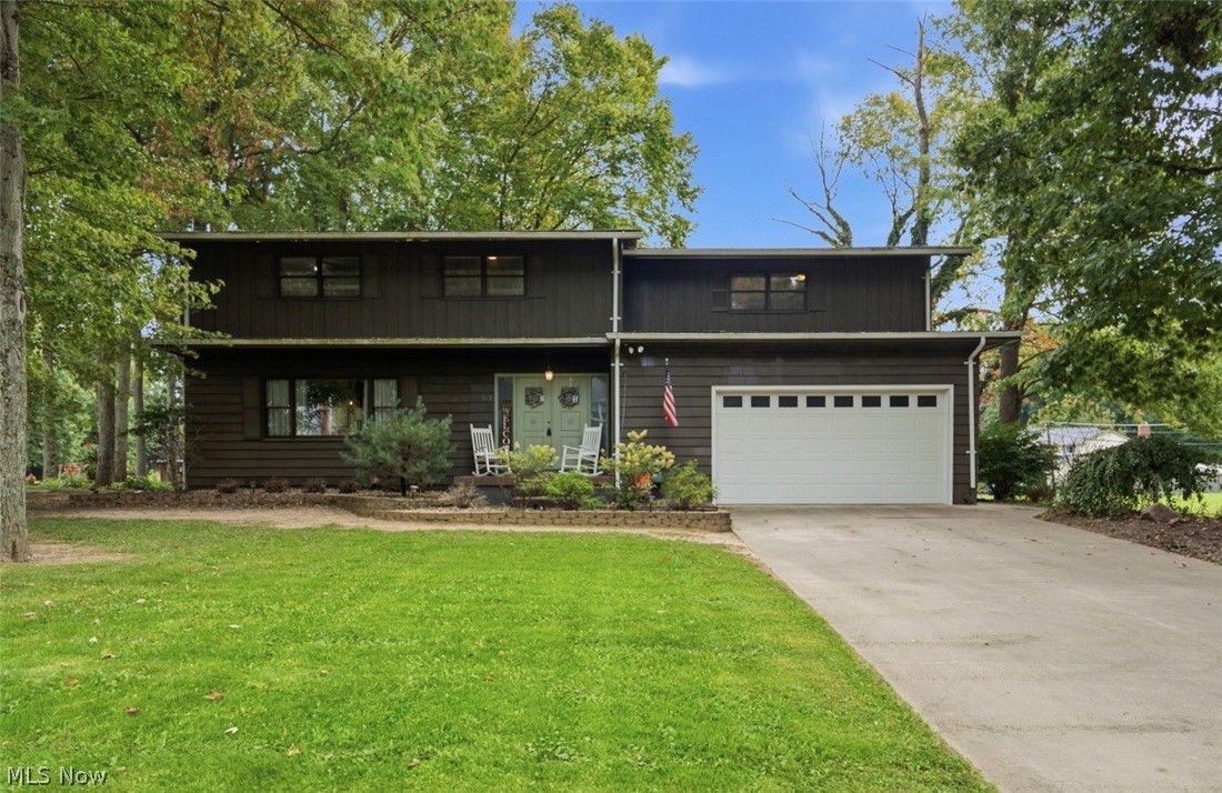 715 Oakridge Drive Property Photo 1