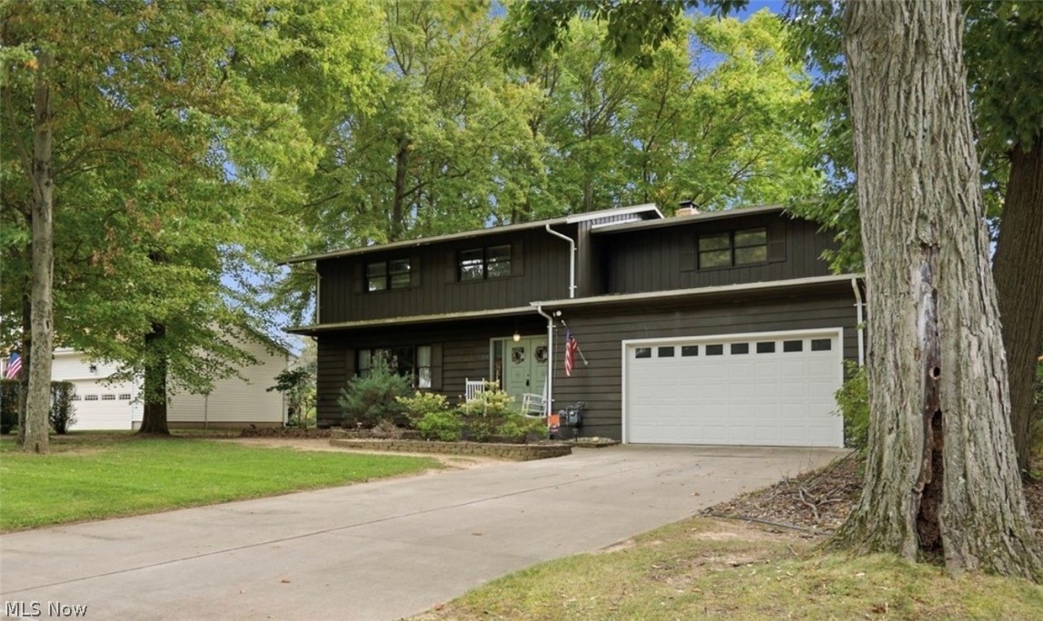 715 Oakridge Drive Property Photo 3