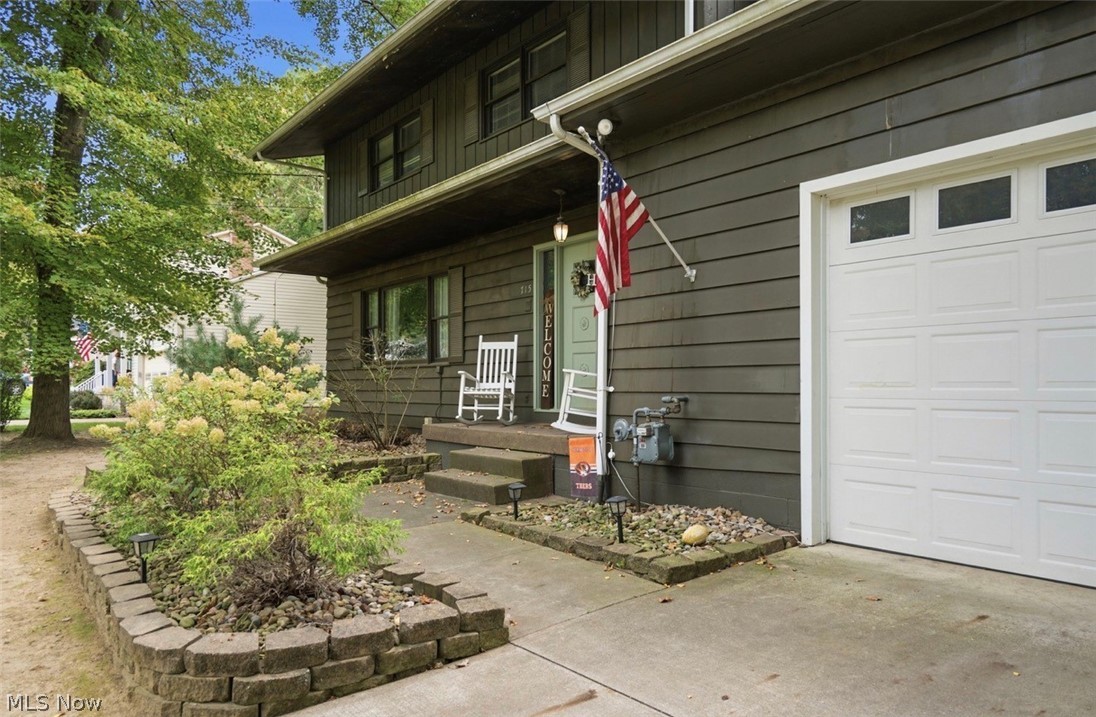 715 Oakridge Drive Property Photo 5