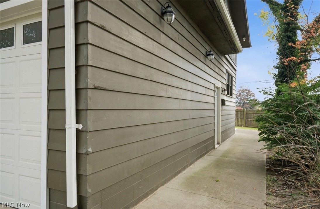 715 Oakridge Drive Property Photo 6