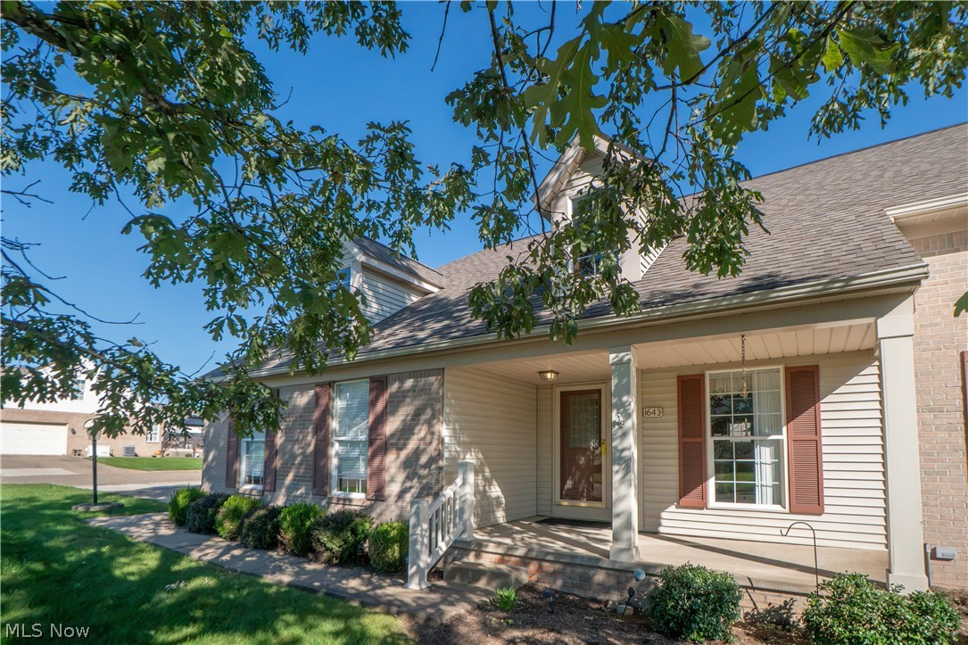 1643 Southpointe Circle Ne Property Photo 1