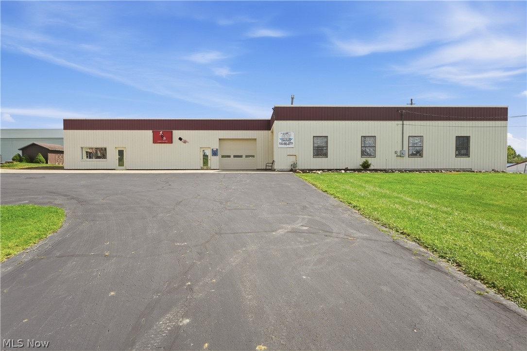 1379 S Chillicothe Road Property Photo