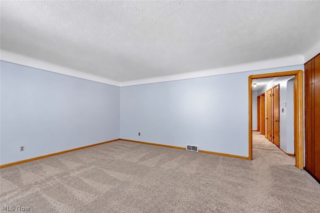 6009 Biddulph Road Property Photo 5