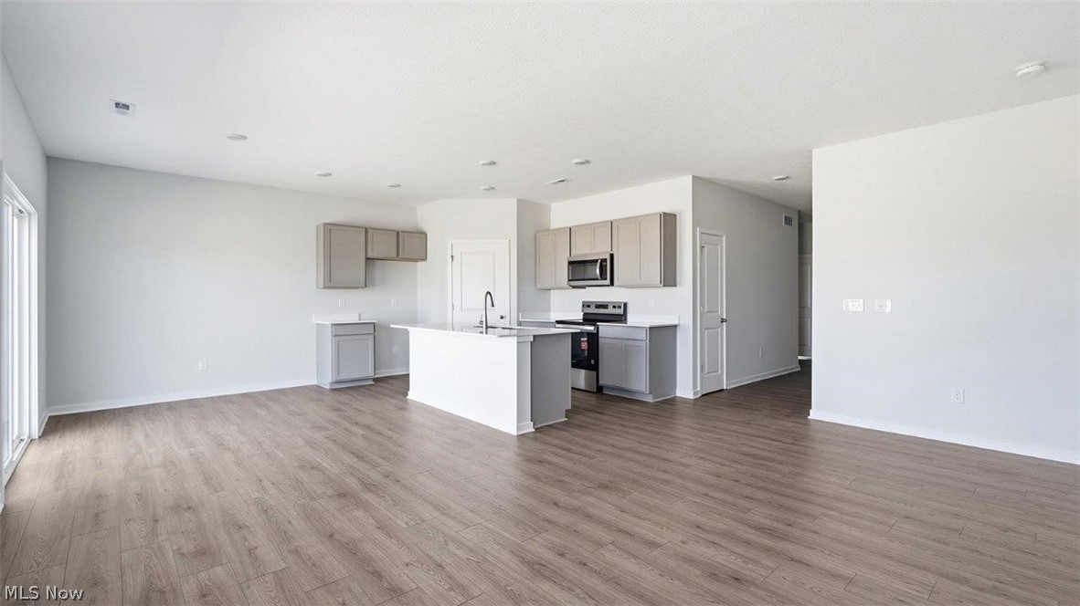 129 Appleseed Way Property Photo 4