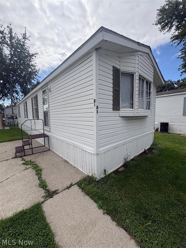 2145 N Dixie Highway 81 Property Photo 1