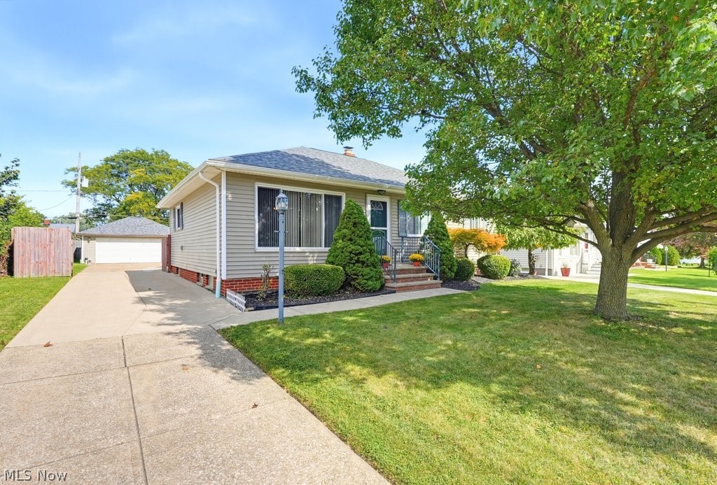 11052 Naomi Drive Property Photo 2