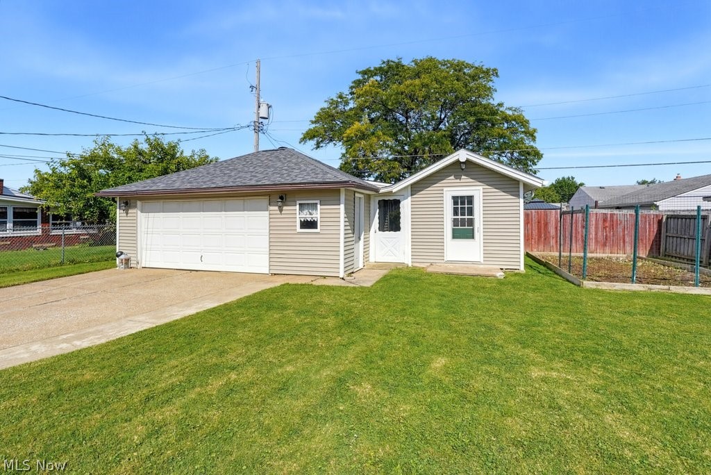 11052 Naomi Drive Property Photo 24