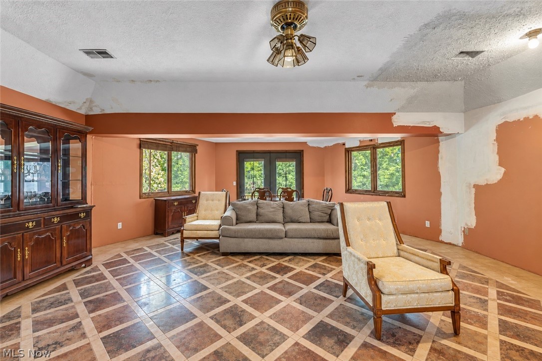 8935 Oberlin Road Property Photo 4