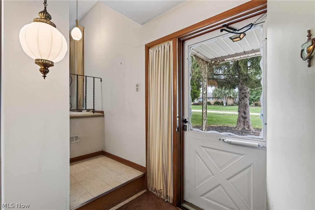 5715 Skyline Drive Property Photo 5