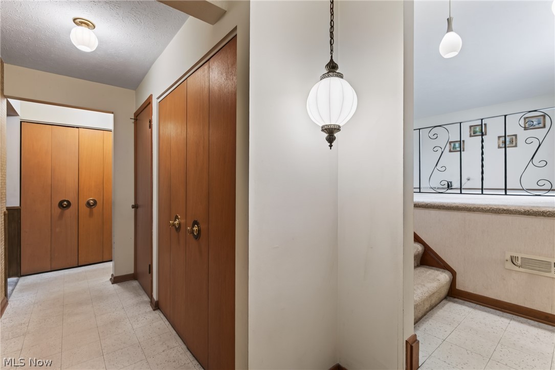 5715 Skyline Drive Property Photo 6