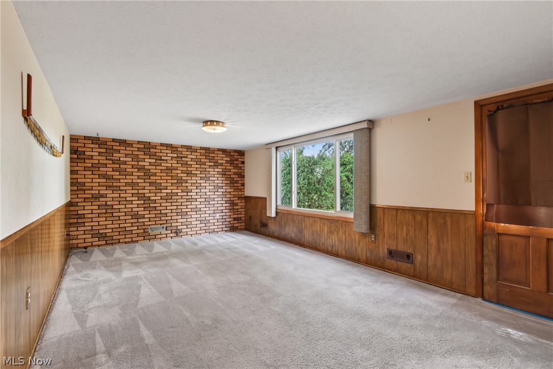 5715 Skyline Drive Property Photo 12