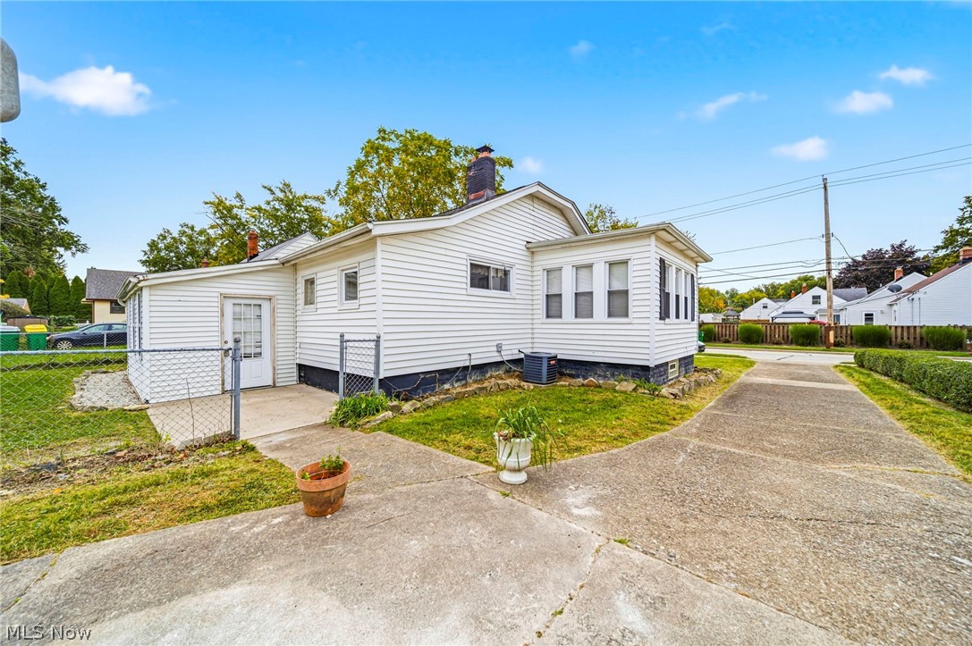 259 E 324th Street Property Photo 5