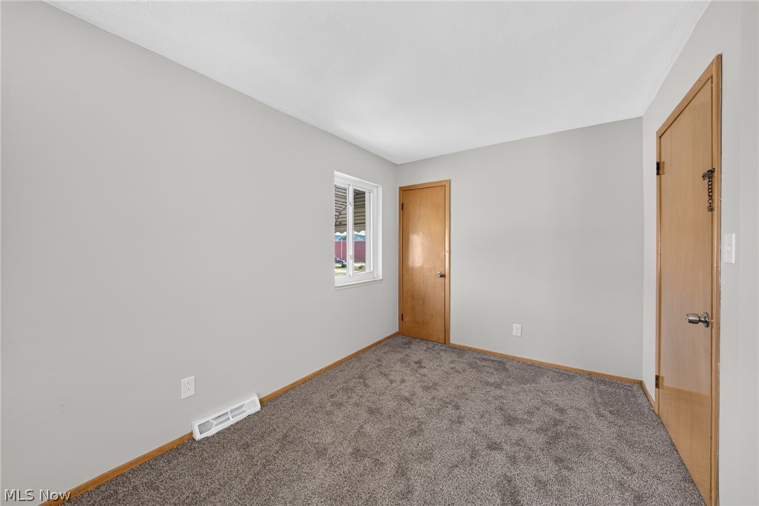 938 E 216th Street Property Photo 4