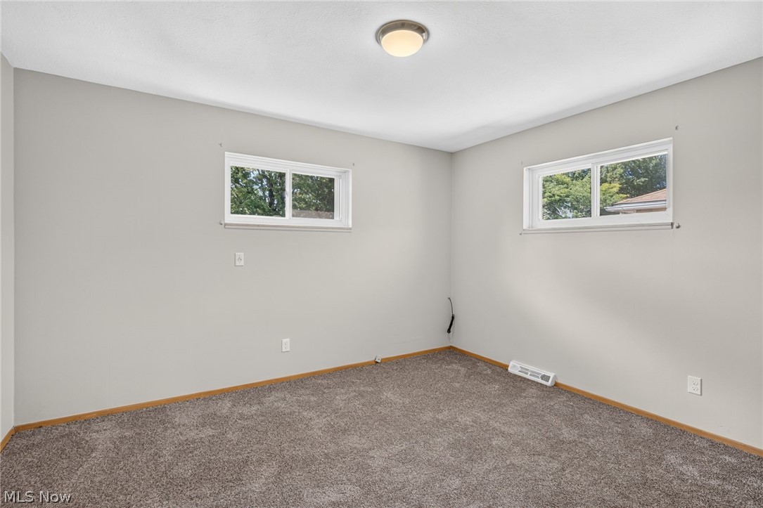 938 E 216th Street Property Photo 17