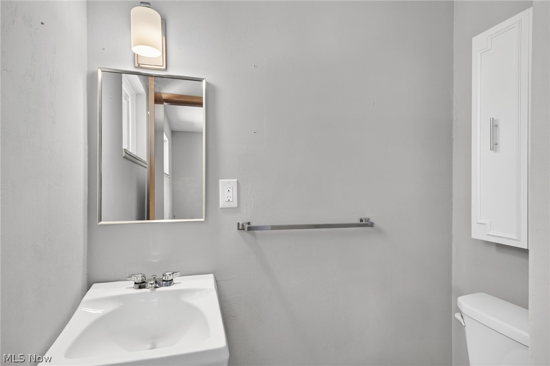 938 E 216th Street Property Photo 19