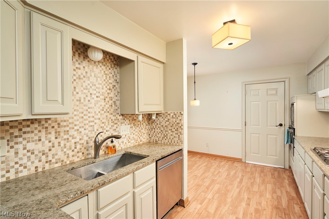 910 Wellsley Lane Property Photo 3