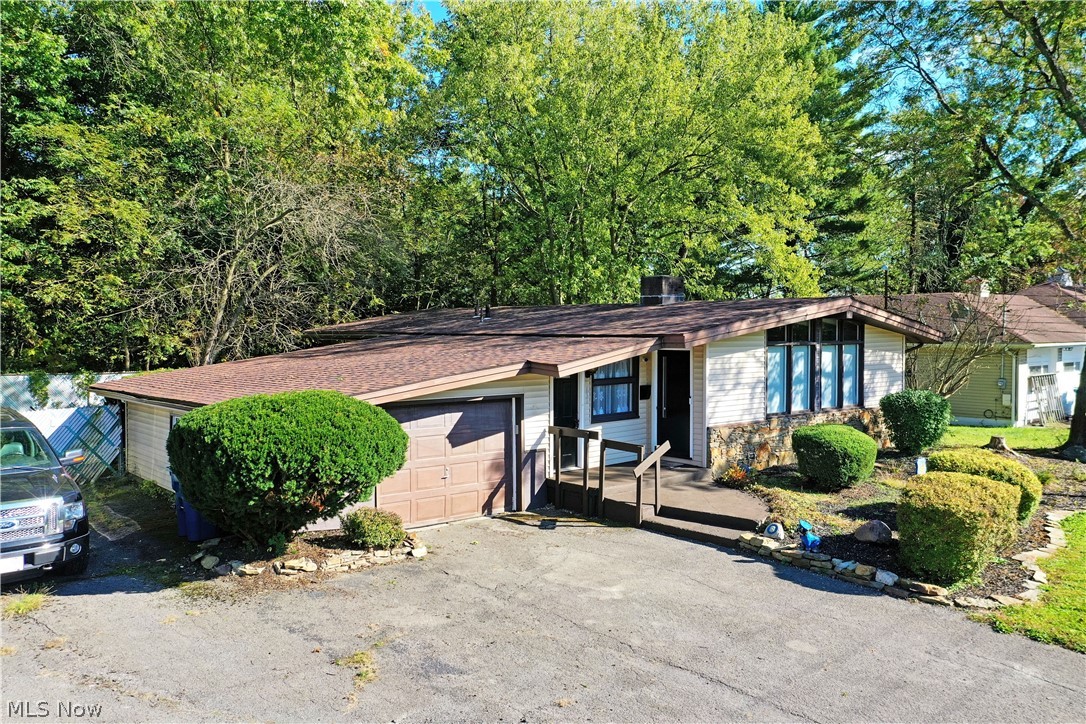 837 Pinecrest Road Property Photo 3