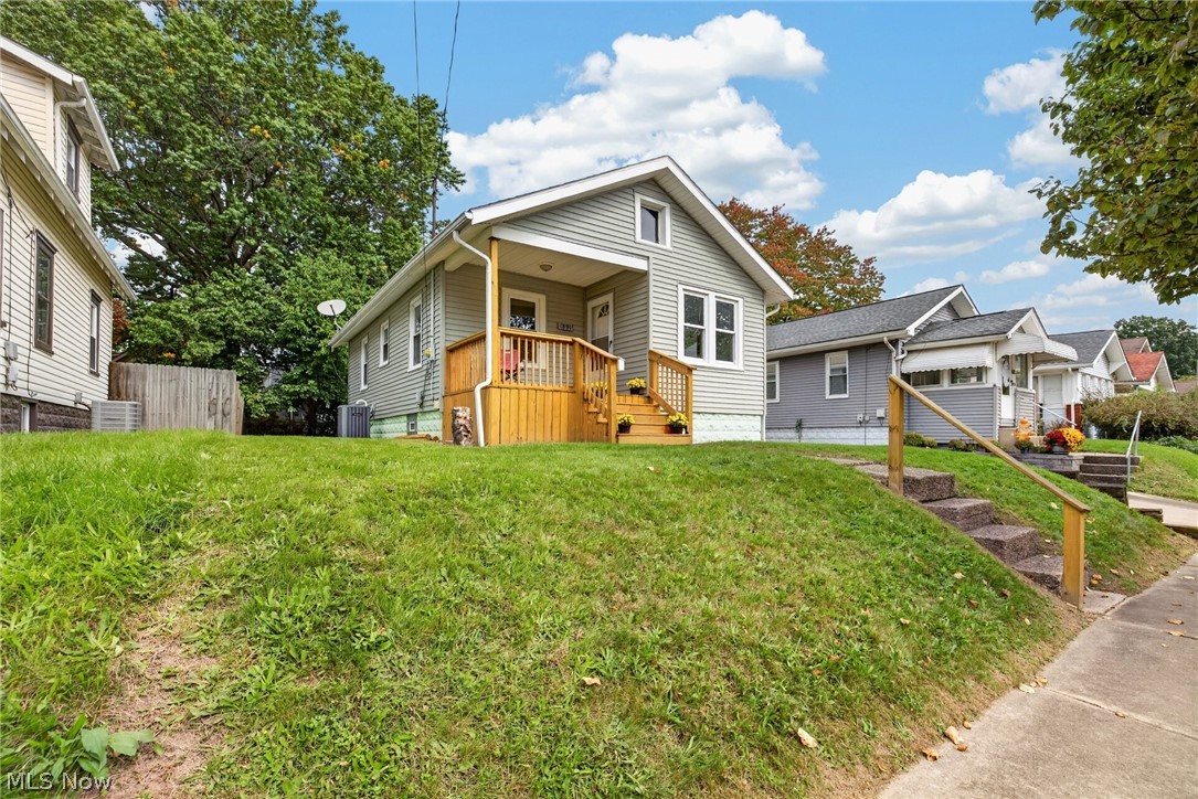 1891 Ford Avenue Property Photo 4