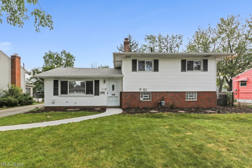 5713 Vickie Lane