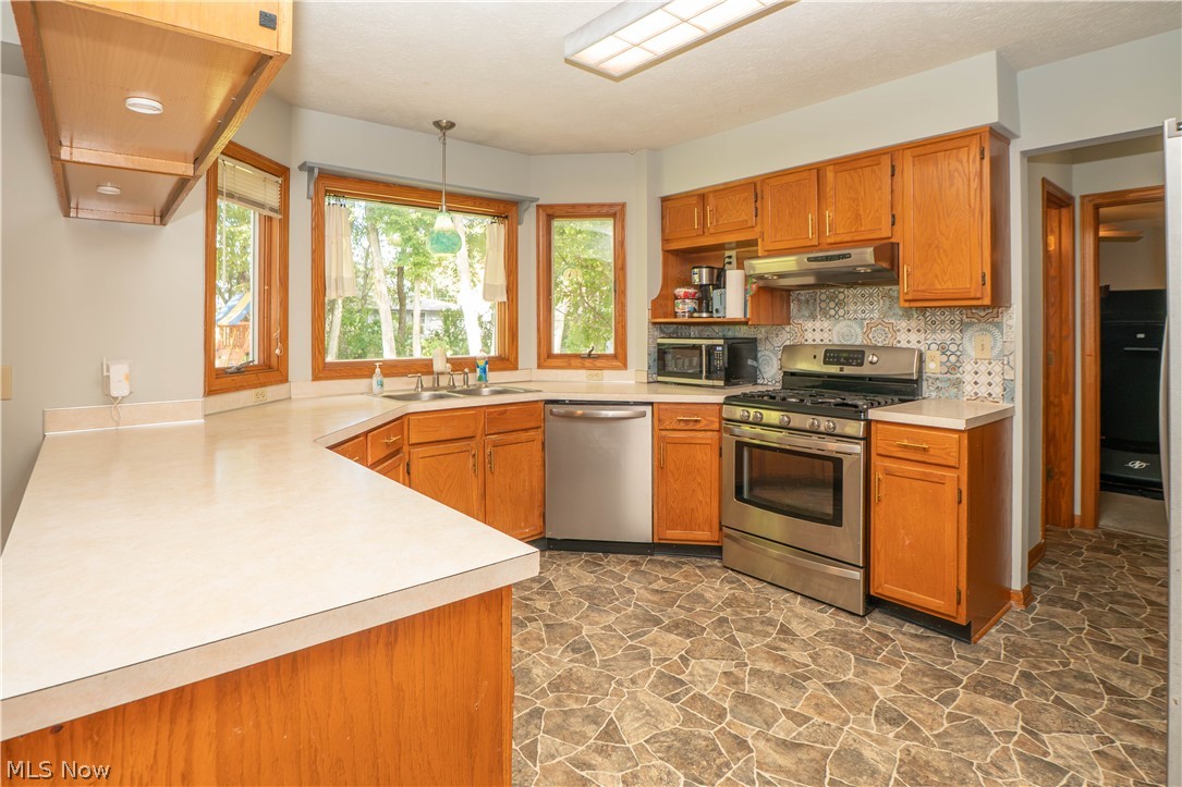 498 Herbert Road Property Photo 12