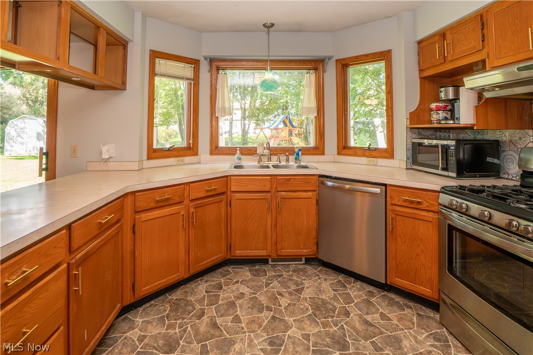 498 Herbert Road Property Photo 13