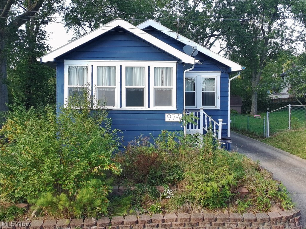 979 Iona Avenue Property Photo 2