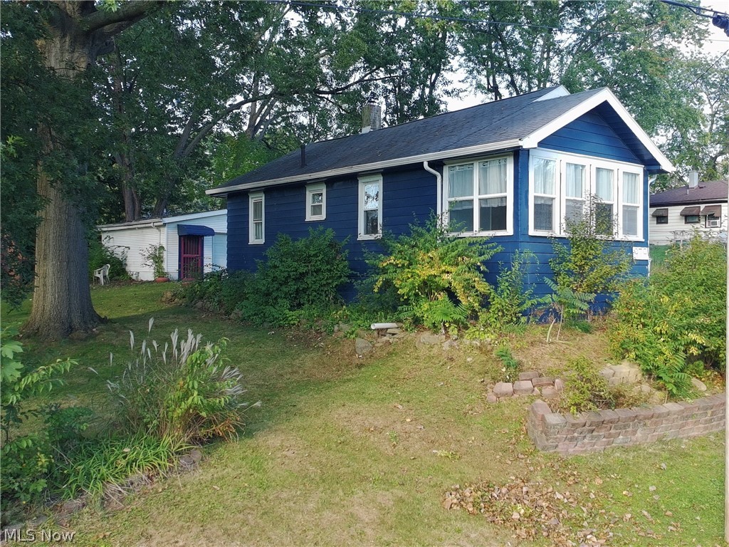 979 Iona Avenue Property Photo 3
