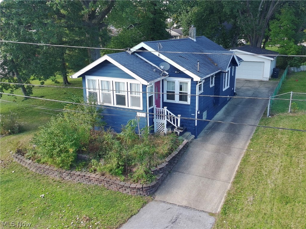979 Iona Avenue Property Photo 4