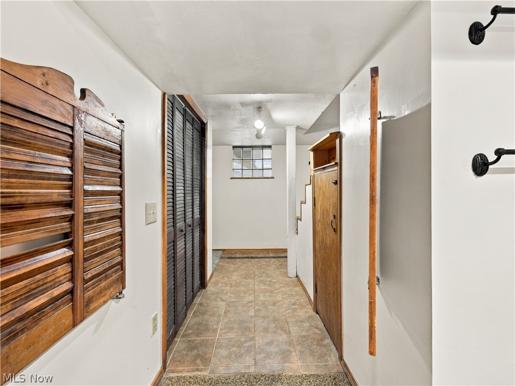 979 Iona Avenue Property Photo 34