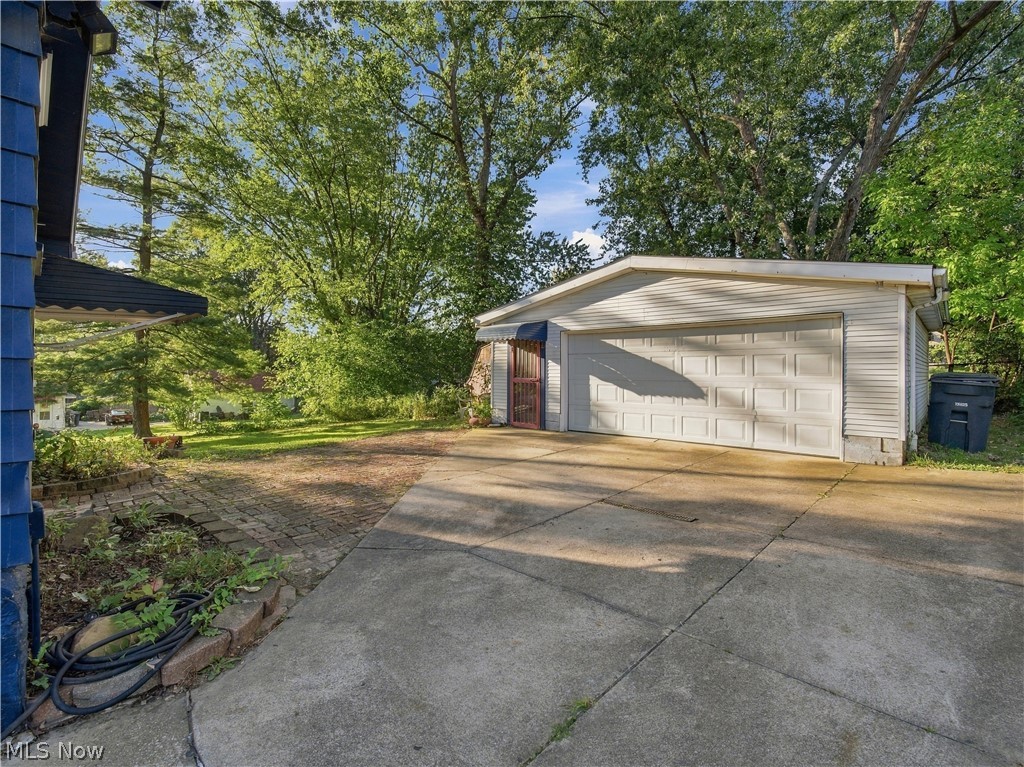 979 Iona Avenue Property Photo 38