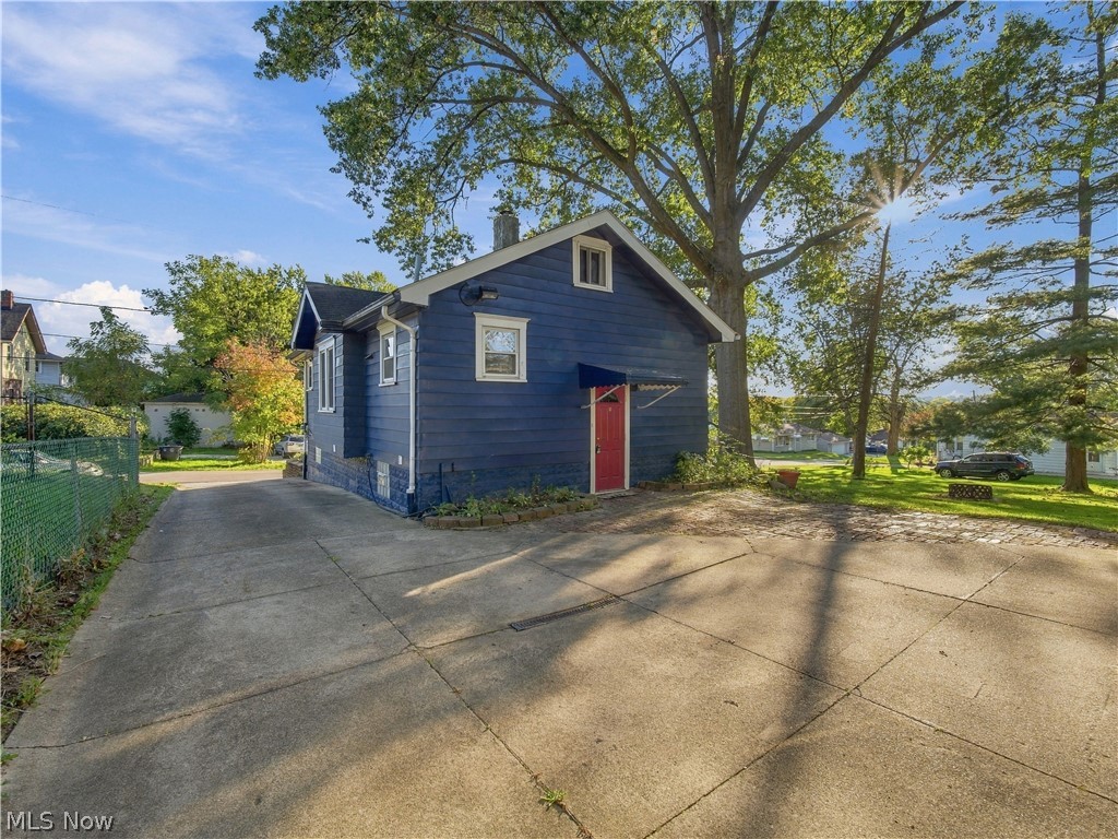 979 Iona Avenue Property Photo 41