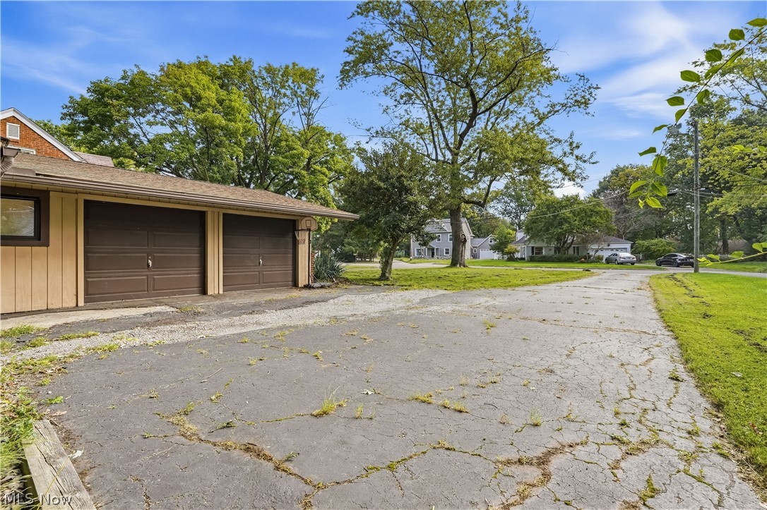 110 E 252nd Street Property Photo 16