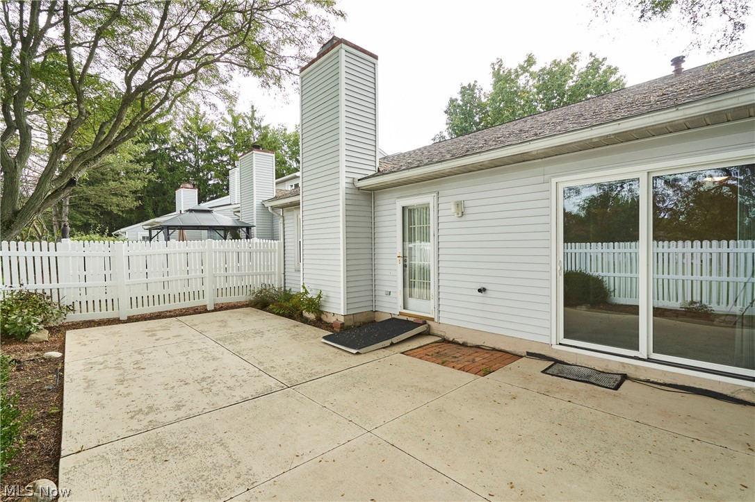 928 Sturbridge Drive Property Photo 3