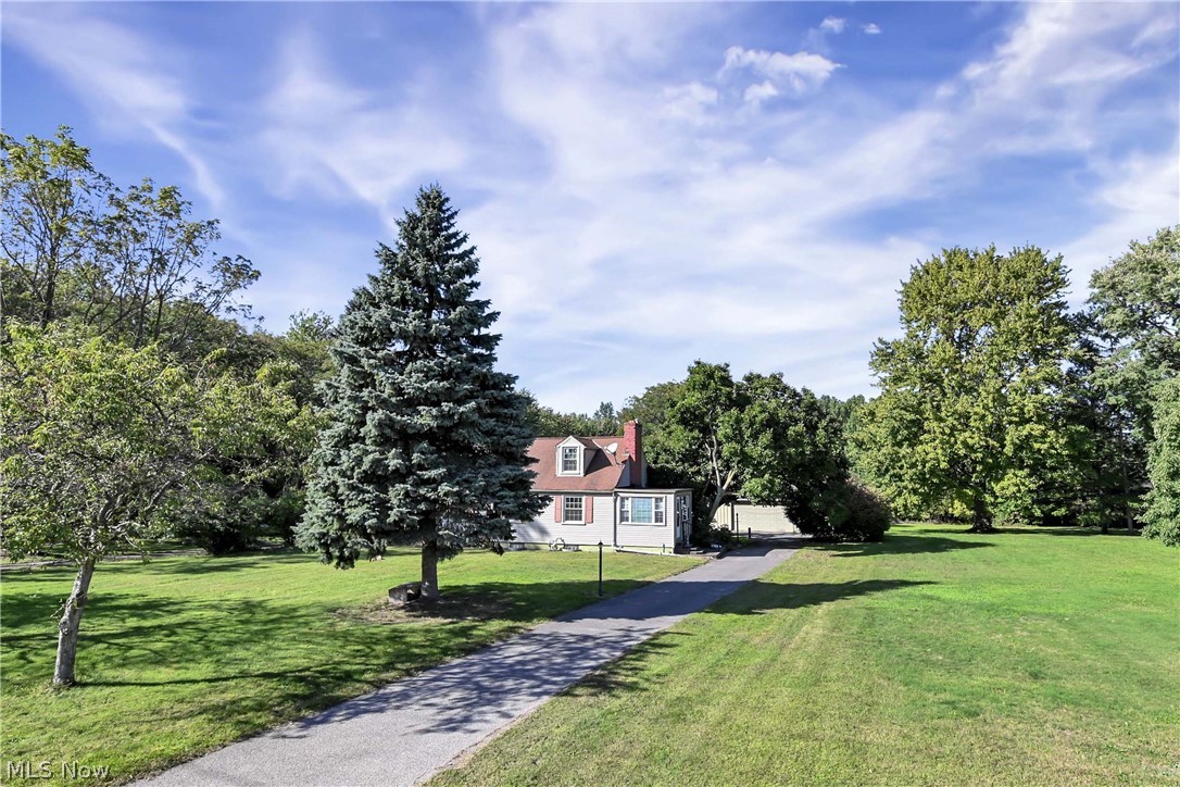9327 Lake Shore Boulevard Property Photo 3