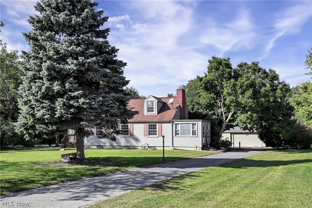 9327 Lake Shore Boulevard Property Photo 4