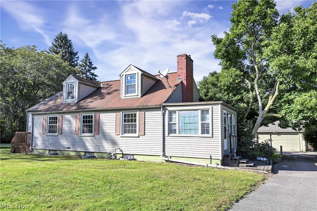 9327 Lake Shore Boulevard Property Photo 7