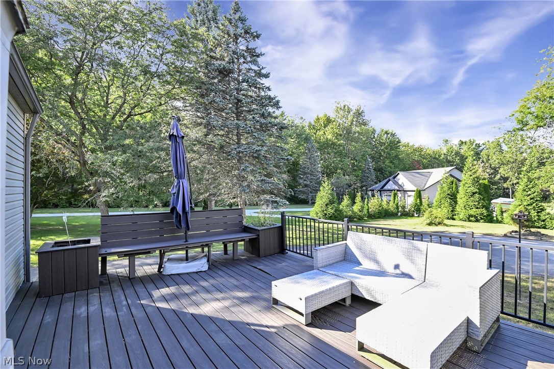 9327 Lake Shore Boulevard Property Photo 14