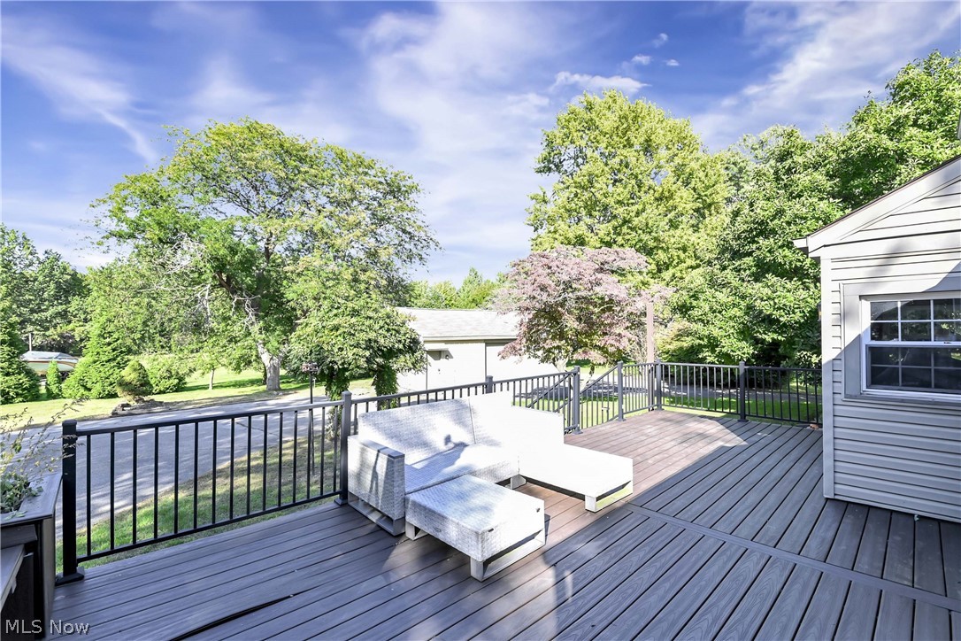 9327 Lake Shore Boulevard Property Photo 15