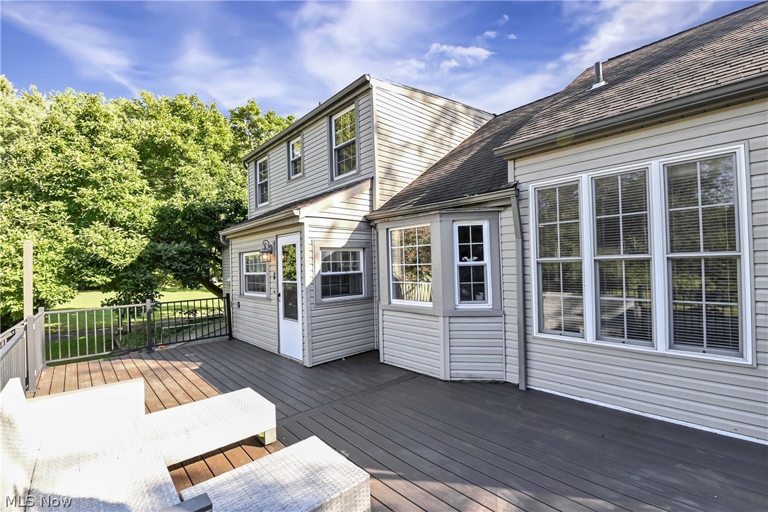 9327 Lake Shore Boulevard Property Photo 16