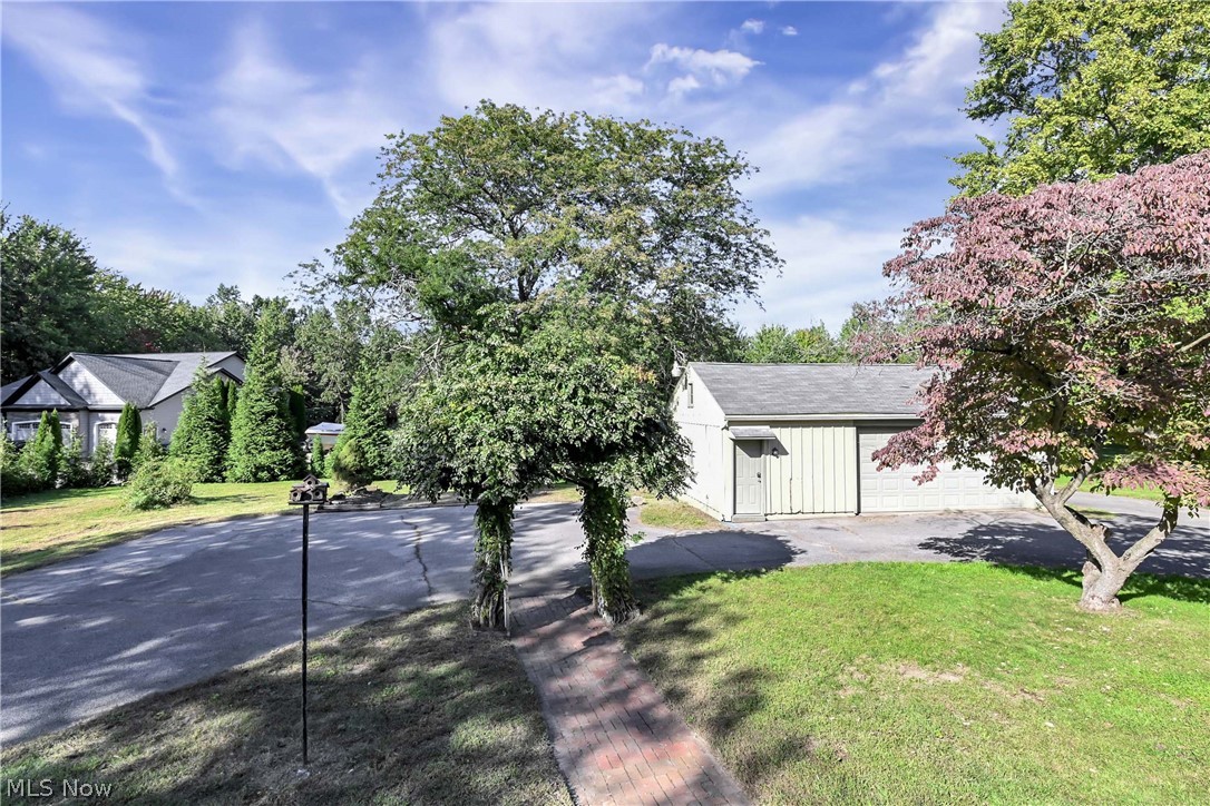 9327 Lake Shore Boulevard Property Photo 17