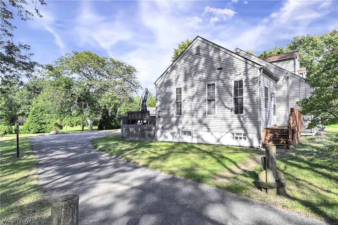 9327 Lake Shore Boulevard Property Photo 18