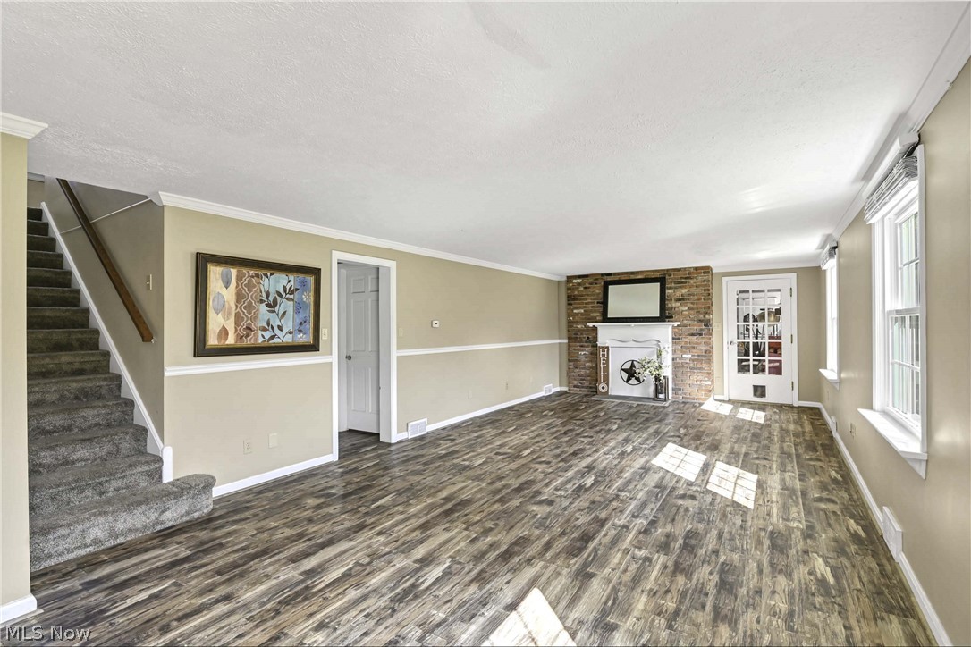 9327 Lake Shore Boulevard Property Photo 19