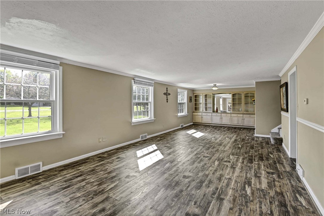 9327 Lake Shore Boulevard Property Photo 20