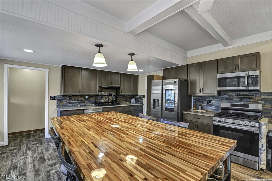 9327 Lake Shore Boulevard Property Photo 25